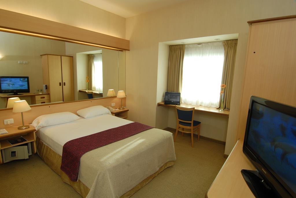 Hotel Aeroparque Inn & Suites Buenos Aires Kültér fotó