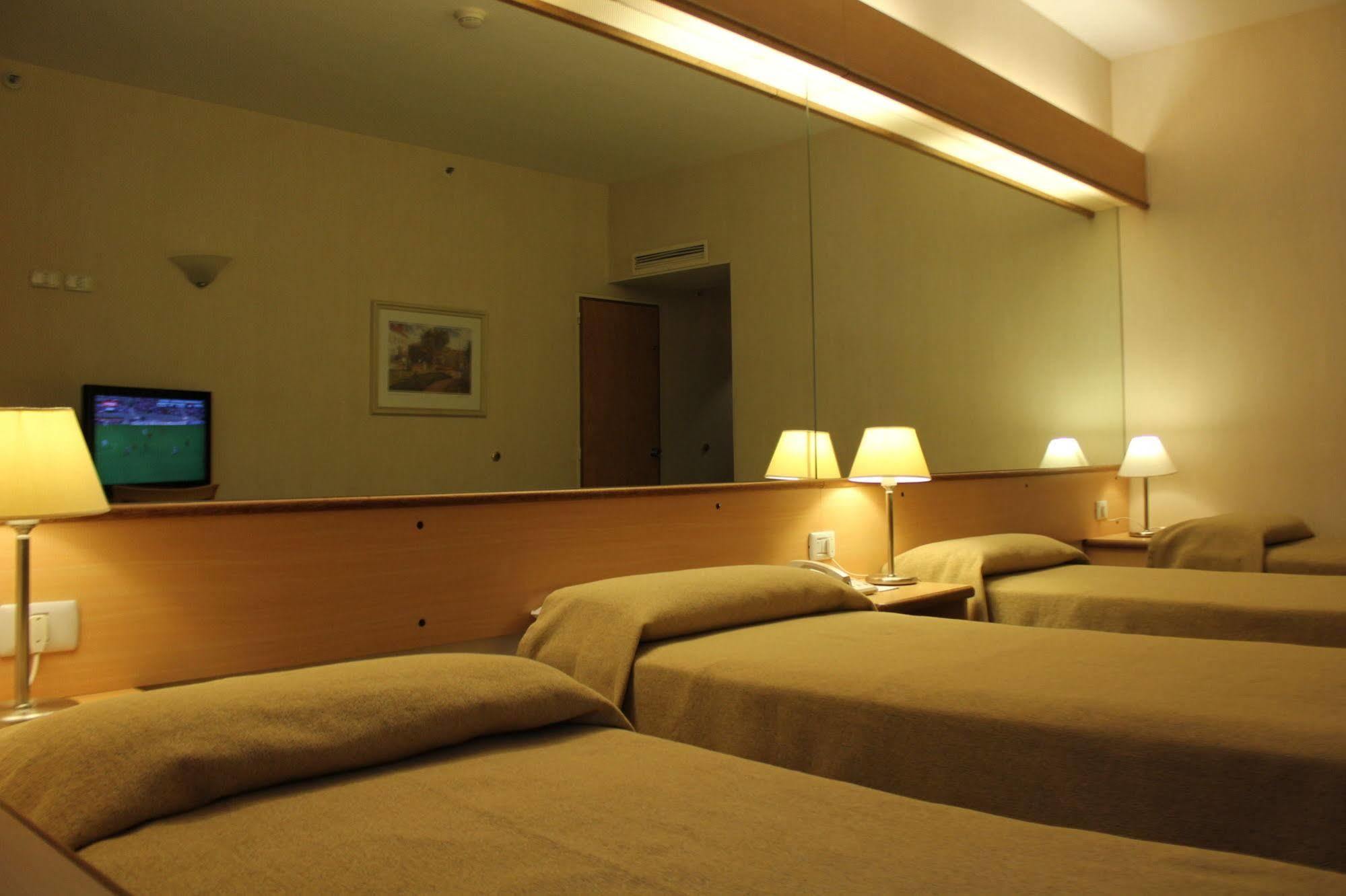 Hotel Aeroparque Inn & Suites Buenos Aires Kültér fotó