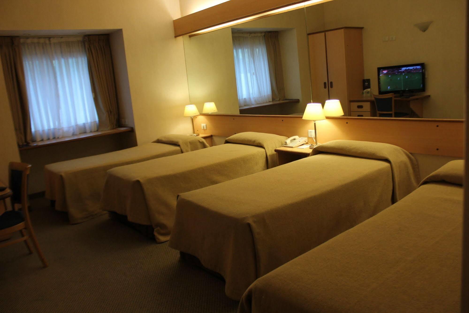 Hotel Aeroparque Inn & Suites Buenos Aires Kültér fotó