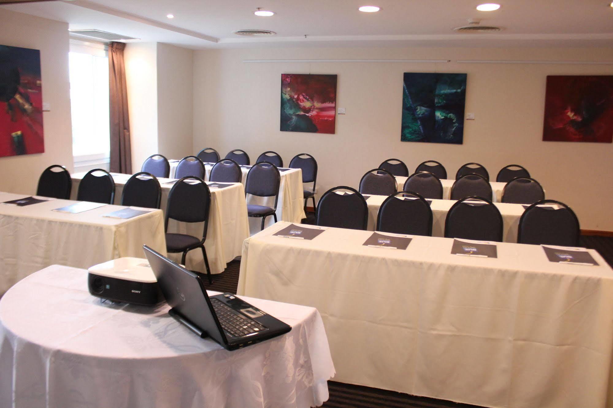 Hotel Aeroparque Inn & Suites Buenos Aires Kültér fotó