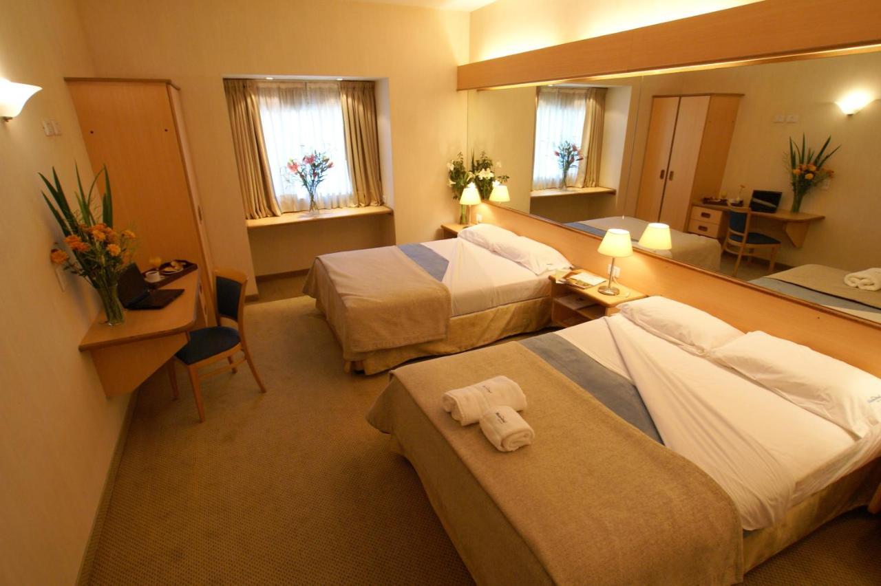 Hotel Aeroparque Inn & Suites Buenos Aires Kültér fotó